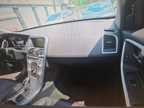 Used 2017 Volvo XC60 T6 Dynamic w/ Climate Package AWD/4WD image 13