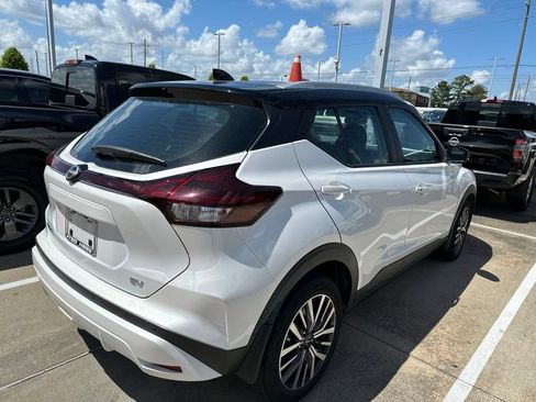 Used 2023 Nissan Kicks SV FWD image 2