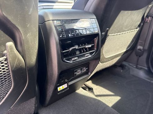 Used 2022 Jeep Grand Cherokee Overland w/ Advanced Protech Group III AWD/4WD image 27