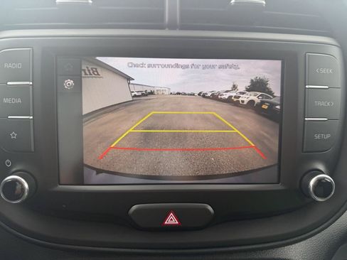 Used 2023 Kia Soul LX w/ LX Technology Package FWD image 17