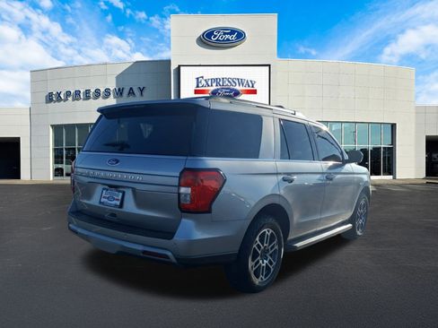 Used 2024 Ford Expedition XLT image 6