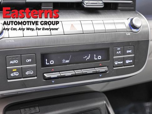 Used 2024 Hyundai Kona Limited FWD image 19