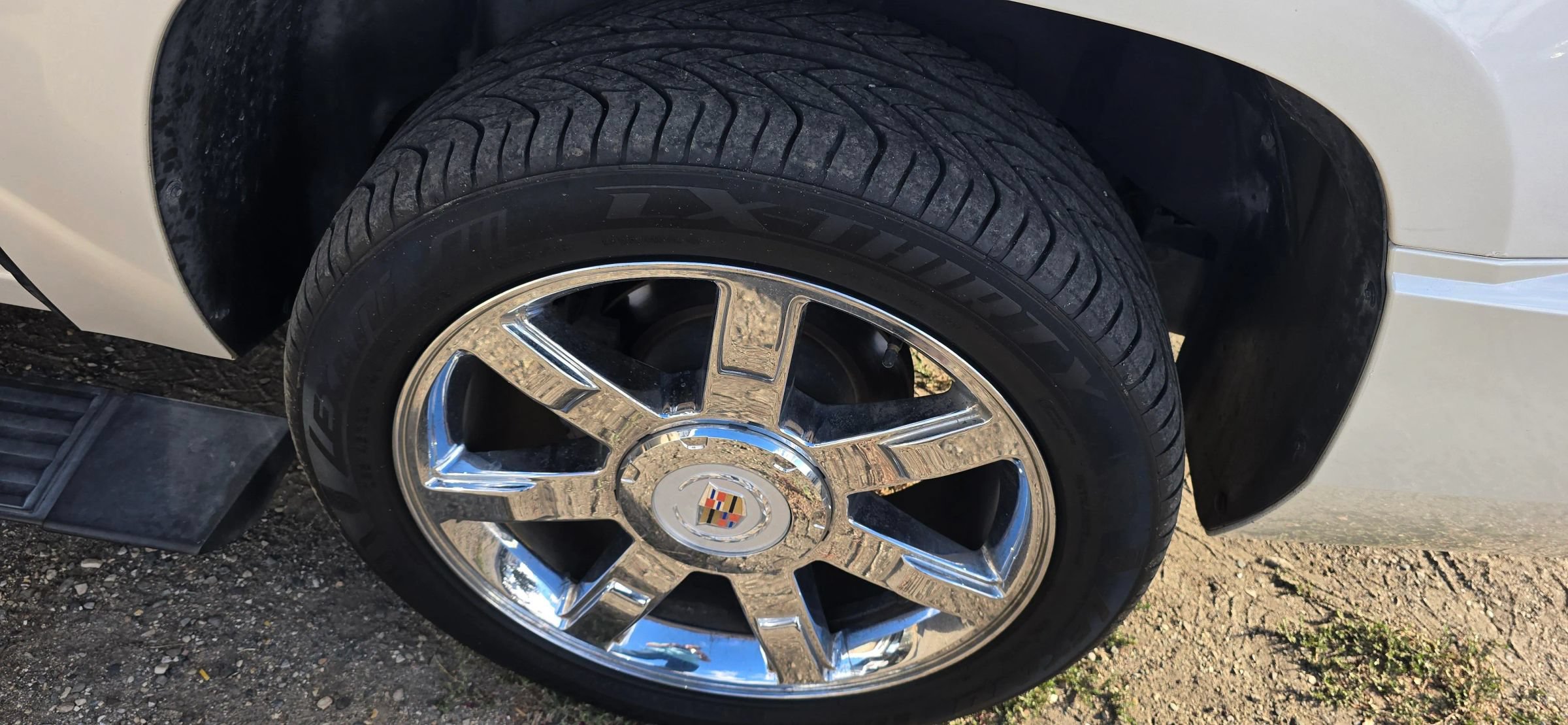 Used 2012 Cadillac Escalade ESV Luxury AWD/4WD image 28