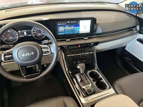 Used 2024 Kia Carnival EX image 13