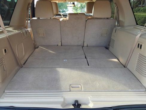 Used 2013 Ford Expedition XLT RWD image 8