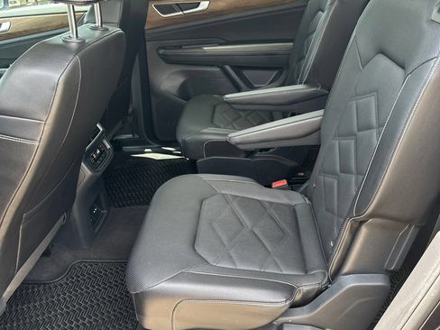 Used 2024 Volkswagen Atlas SE FWD image 13