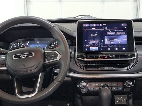 Used 2023 Jeep Compass Limited image 16