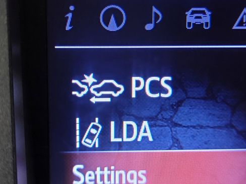 Used 2018 Toyota Tacoma TRD Sport image 24