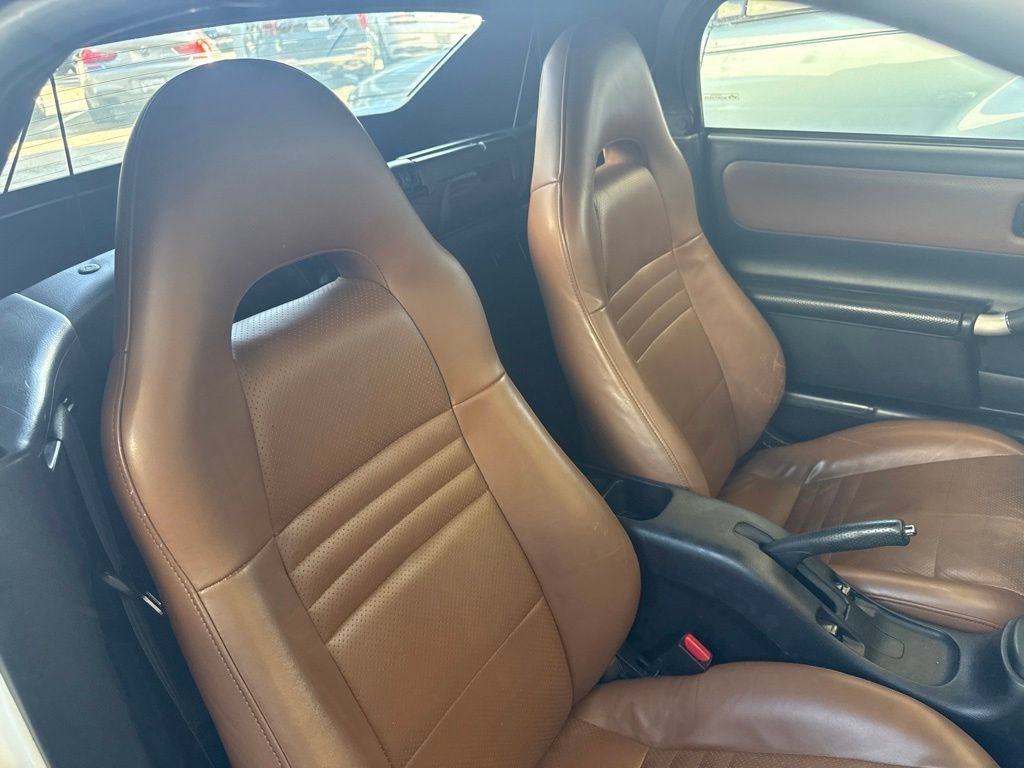 Used 2004 Toyota MR2 w/ Preferred Accessory Pkg RWD image 9