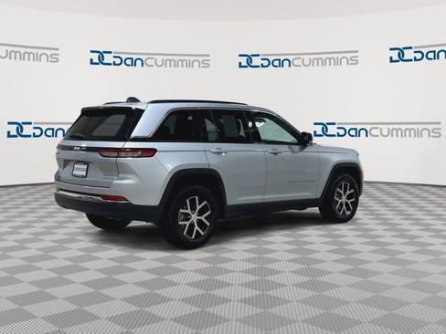 Used 2024 Jeep Grand Cherokee Limited AWD/4WD image 8