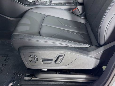 Certified 2025 Audi Q3 2.0T Premium w/ Convenience Package AWD/4WD image 18