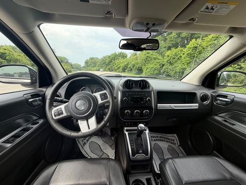 Used 2014 Jeep Compass Latitude w/ Sun/Sound Group AWD/4WD image 10