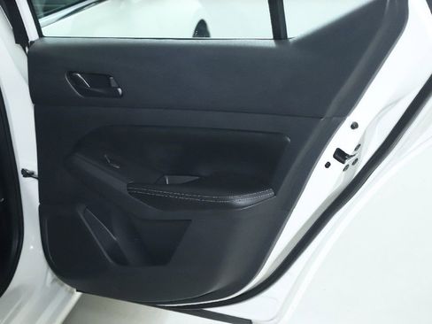 Used 2025 Nissan Altima 2.5 SV FWD image 30