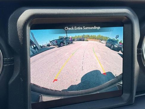 Used 2020 Jeep Wrangler Unlimited Sahara AWD/4WD image 25