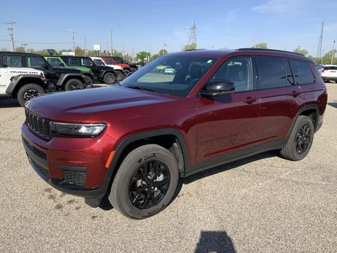 Used 2024 Jeep Grand Cherokee L Altitude AWD/4WD image 4