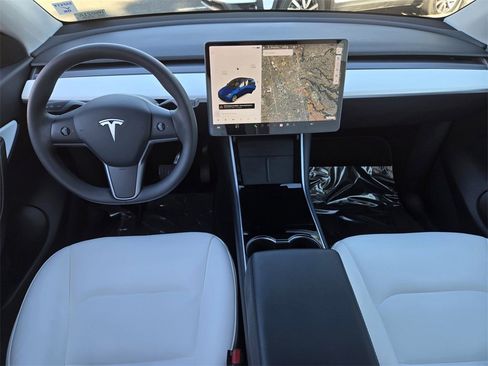 Used 2021 Tesla Model Y Long Range image 13