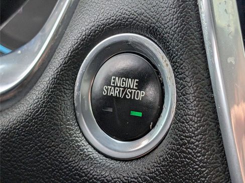 Used 2023 Chevrolet Traverse RS image 28