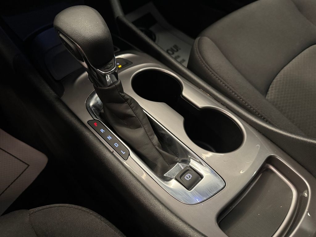 Used 2025 Chevrolet Malibu LS FWD image 16