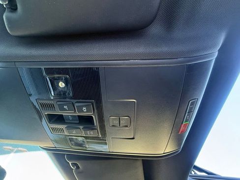 Used 2022 Volkswagen Atlas Cross Sport SEL R-Line image 29