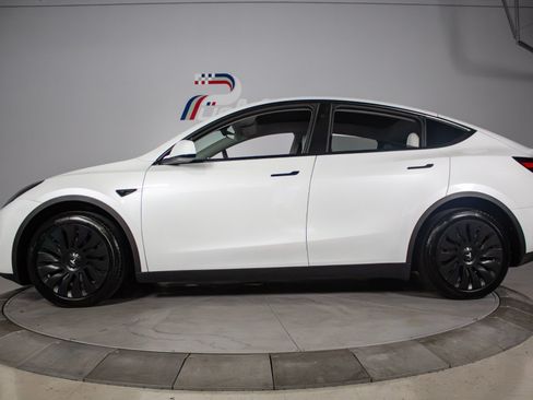 Used 2024 Tesla Model Y Long Range AWD/4WD image 3