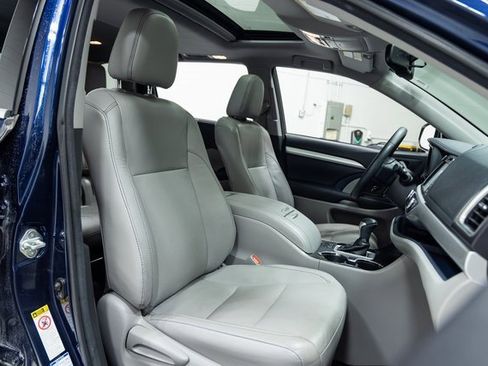 Used 2016 Toyota Highlander XLE image 25