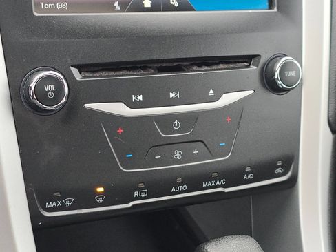 Used 2015 Ford Fusion SE image 22