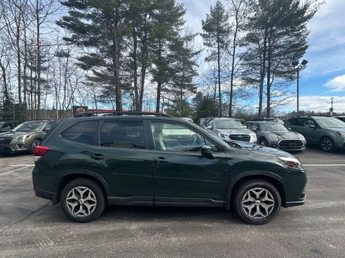 Used 2024 Subaru Forester Premium image 4