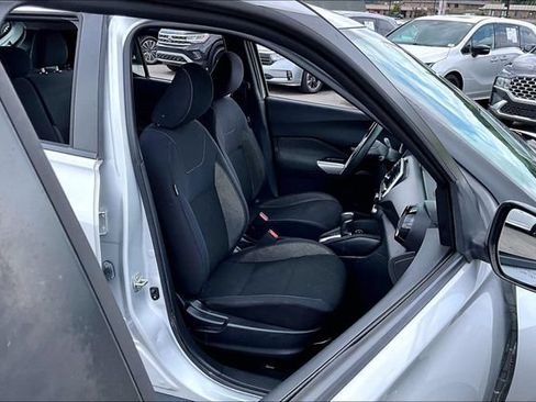 Used 2018 Nissan Kicks SV FWD image 25