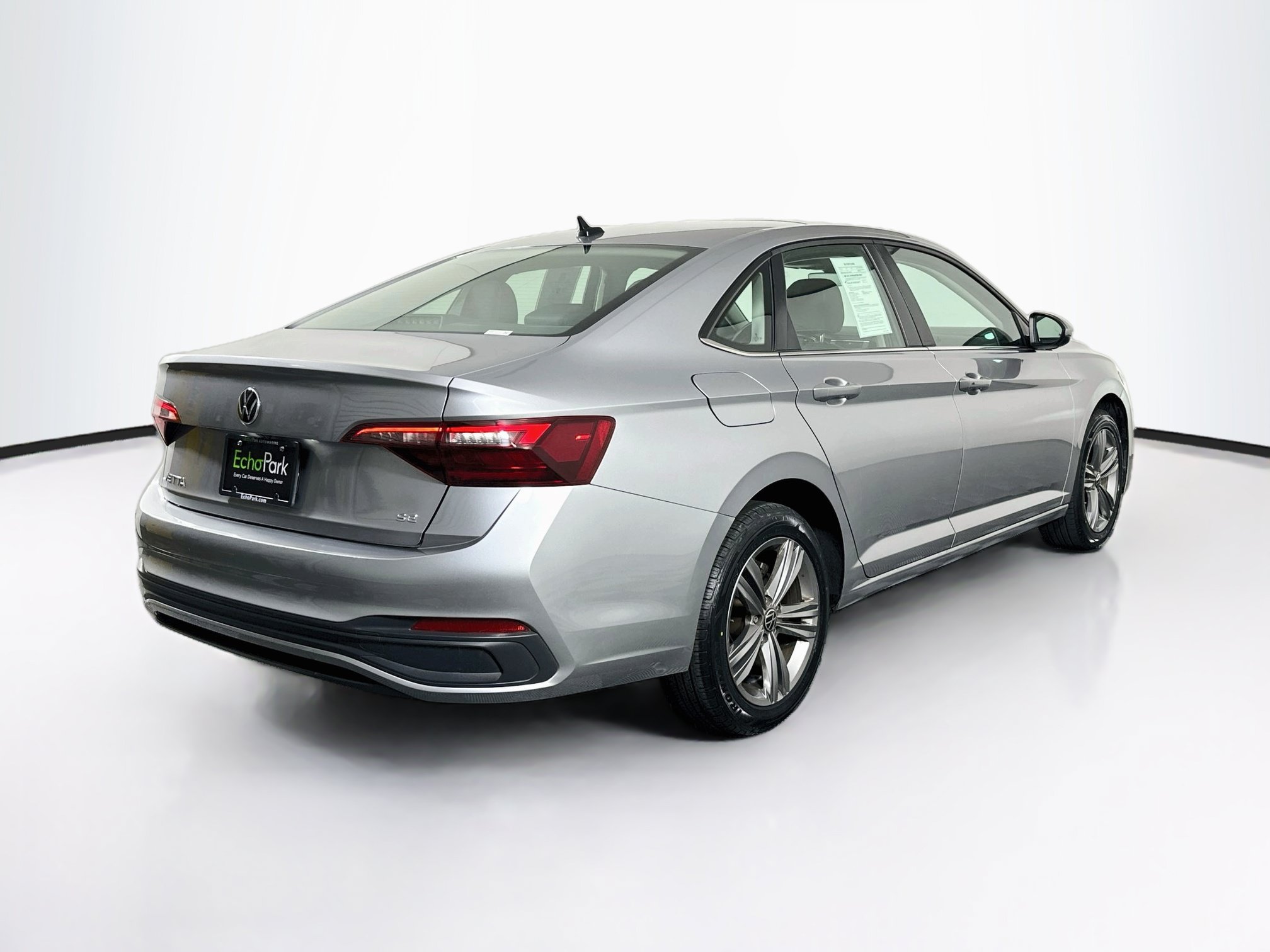 Used 2024 Volkswagen Jetta SE FWD image 9