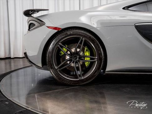 Used 2017 McLaren 570S RWD image 27