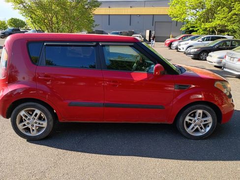 Used 2011 Kia Soul + w/ Audio Pkg image 4
