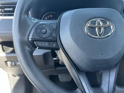 Used 2025 Toyota RAV4 XLE FWD image 25
