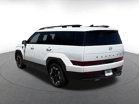 Used 2025 Hyundai Santa Fe SEL FWD image 4