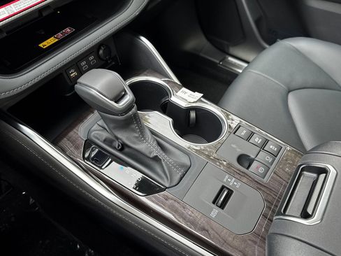 New 2026 Toyota Highlander Platinum AWD/4WD image 27
