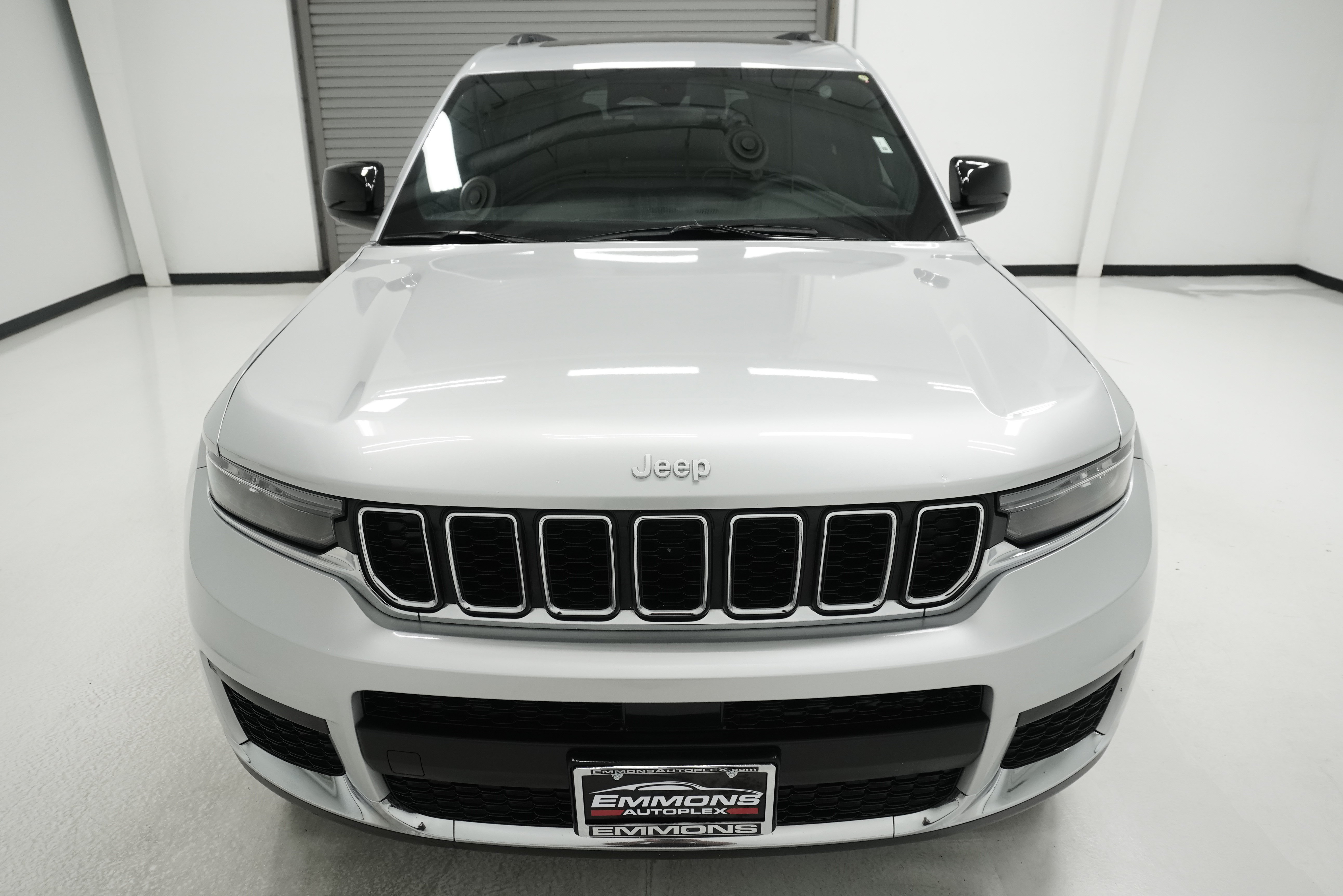 Used 2025 Jeep Grand Cherokee L Laredo w/ Trailer Tow Package RWD image 2
