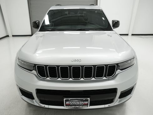 Used 2025 Jeep Grand Cherokee L Laredo w/ Trailer Tow Package RWD image 2