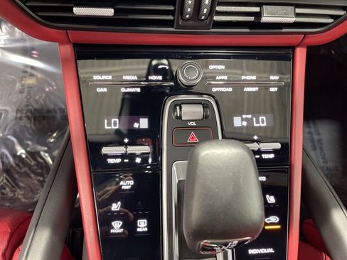 Used 2022 Porsche Cayenne E-Hybrid Coupe image 15