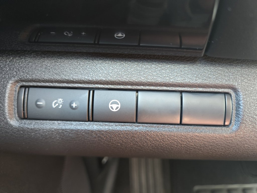 Used 2024 Nissan Pathfinder SV FWD image 37