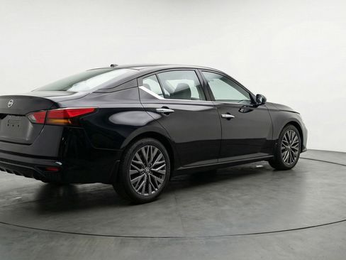 Used 2025 Nissan Altima 2.5 SV FWD image 9