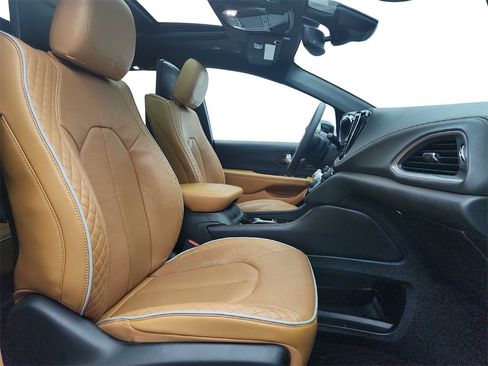 Used 2022 Chrysler Pacifica Pinnacle image 32