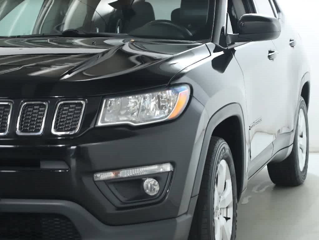 Used 2018 Jeep Compass Latitude FWD image 3