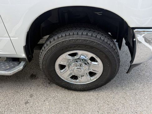 Used 2022 RAM 2500 Tradesman w/ Chrome Appearance Group image 15