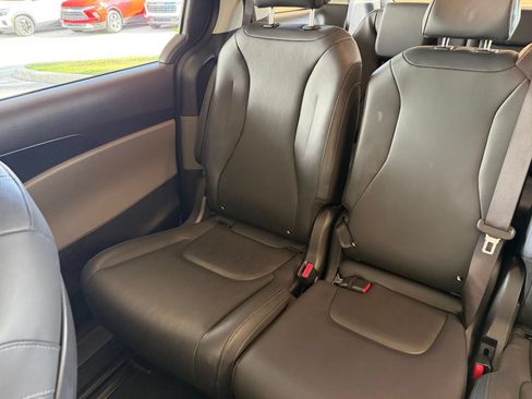 Used 2026 Kia Carnival FWD image 42