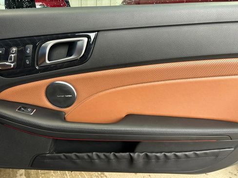 Used 2019 Mercedes-Benz SLC 300 image 24