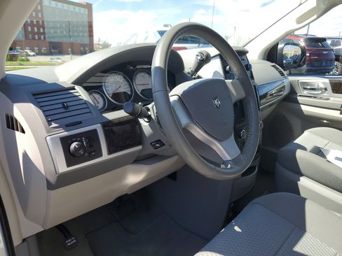 Used 2010 Dodge Grand Caravan SXT image 17