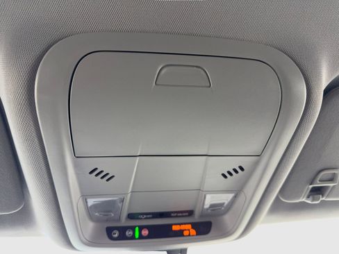 Used 2025 Chevrolet Blazer LT image 34