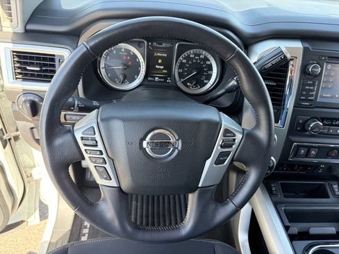 Used 2018 Nissan Titan SV w/ SV Convenience Package AWD/4WD image 9