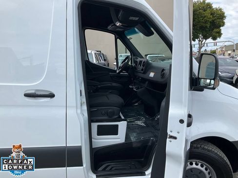 Used 2024 Mercedes-Benz Sprinter 2500 image 39