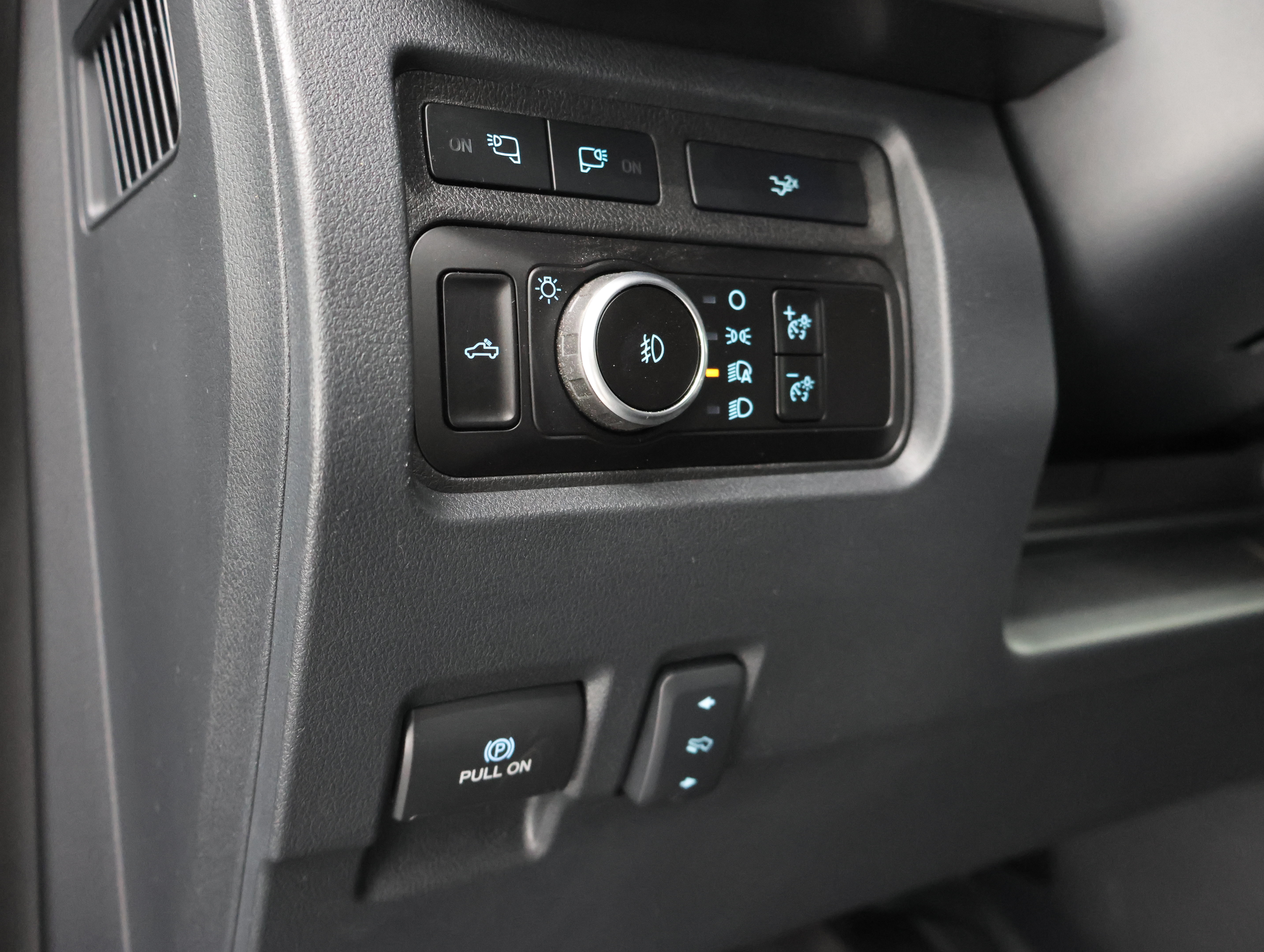 Used 2023 Ford F350 Lariat w/ Sport Appearance Package AWD/4WD image 48