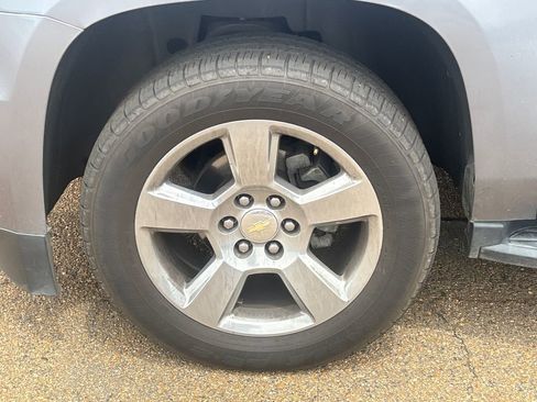 Used 2019 Chevrolet Suburban LT w/ Luxury Package image 24